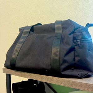 🍋 Lululemon Command the Day Duffle